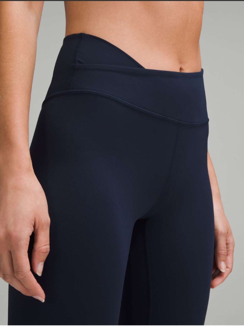 Like New Lululemon Blue Twill/Navy Set. Size 4 - Picture 11 of 11